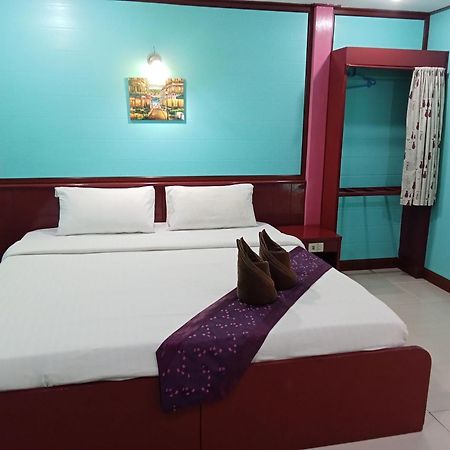 Haad Somboon House Hotel Bang Saphan Exterior foto