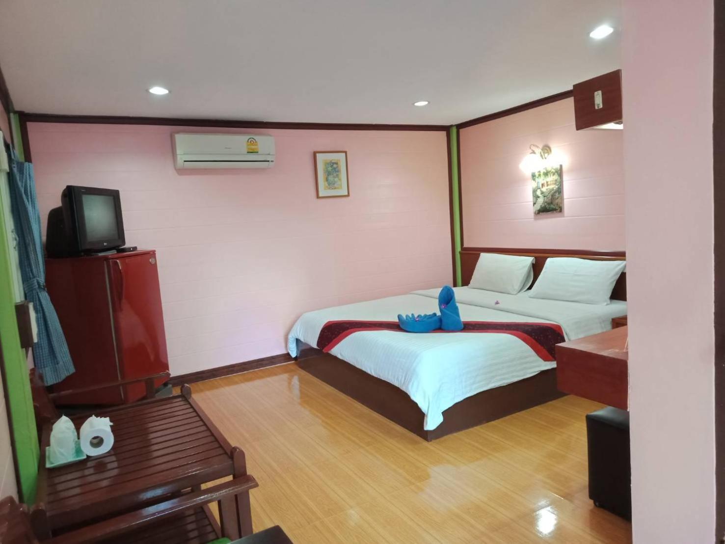 Haad Somboon House Hotel Bang Saphan Exterior foto