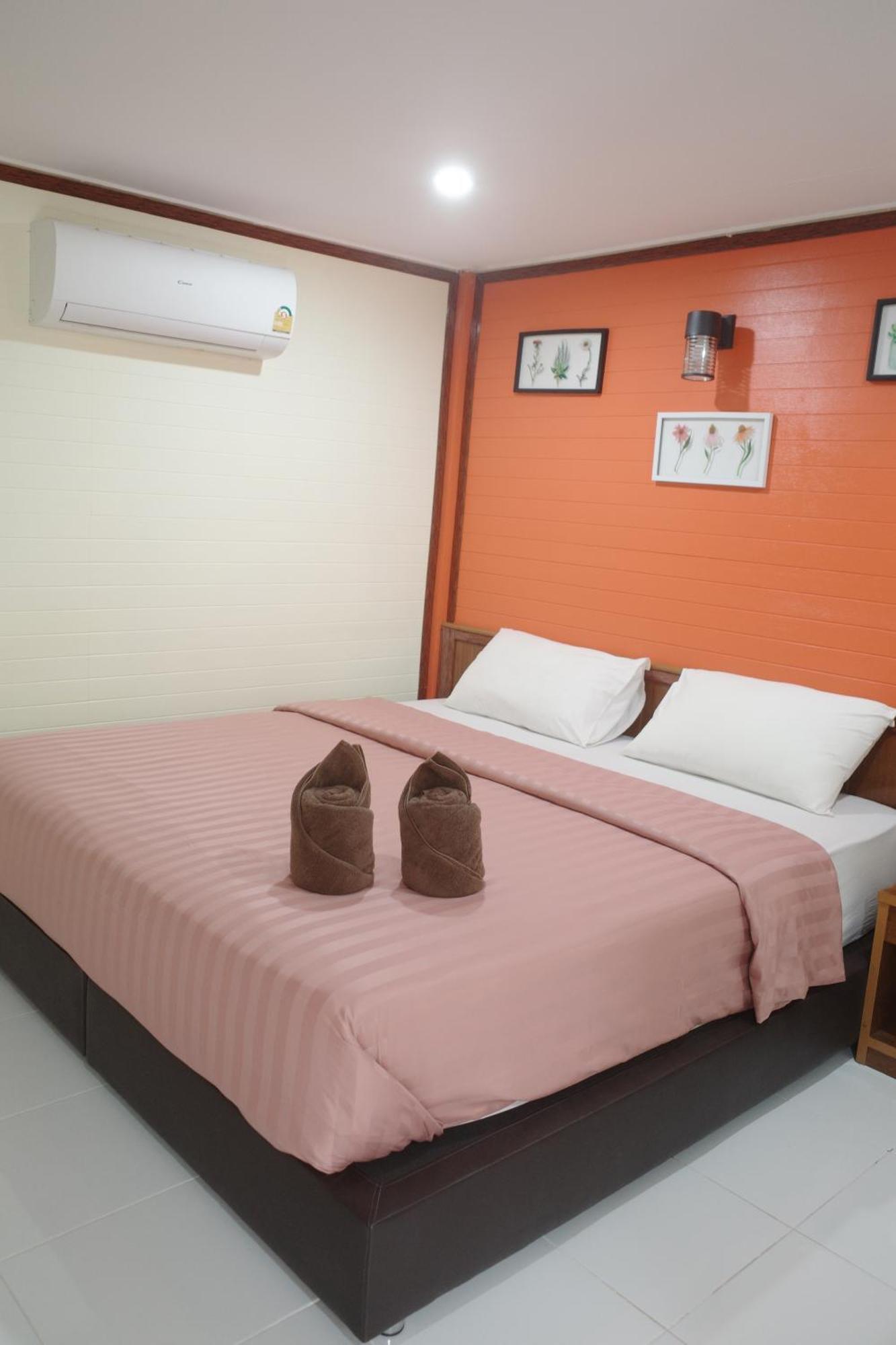 Haad Somboon House Hotel Bang Saphan Exterior foto