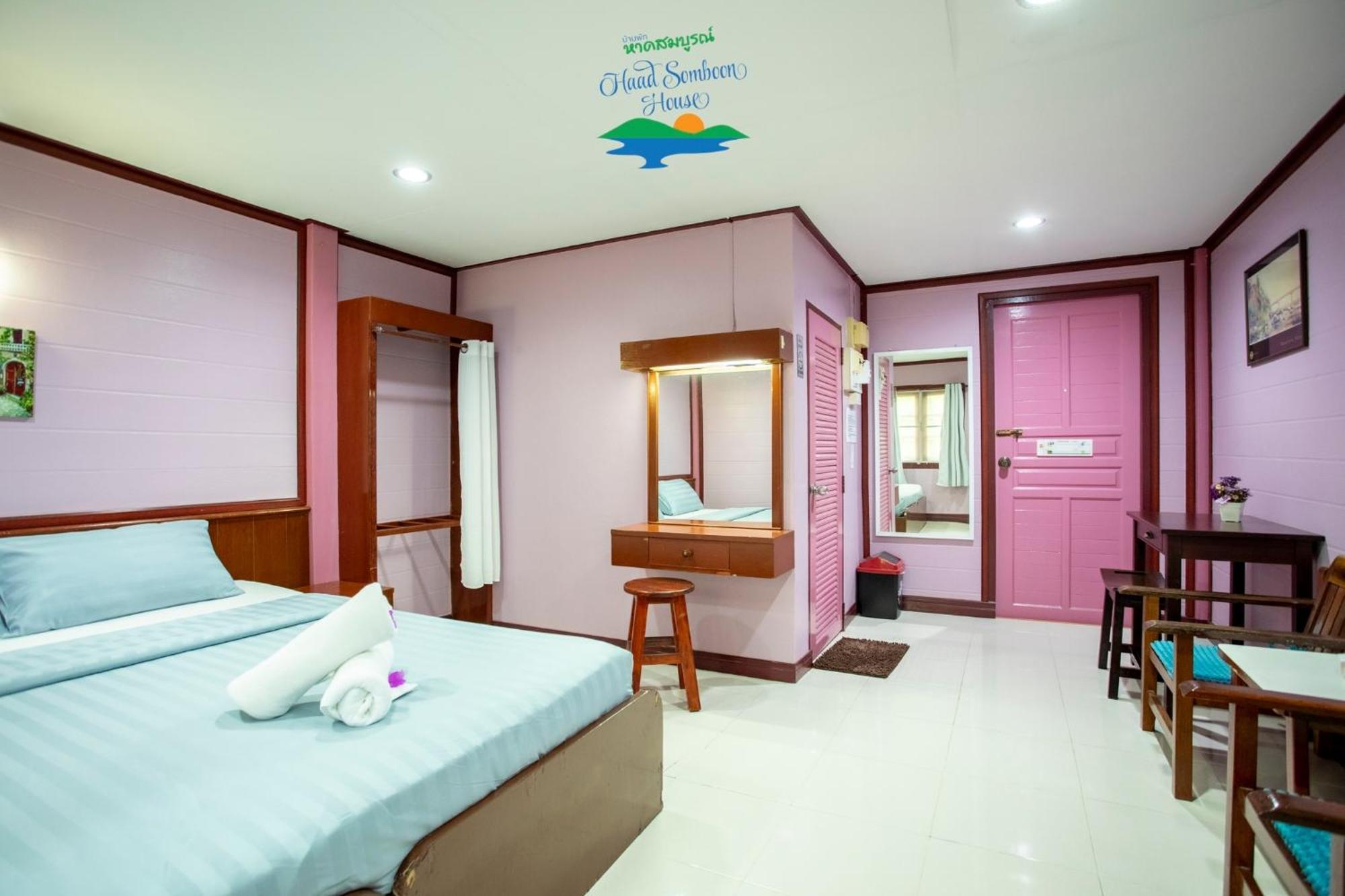 Haad Somboon House Hotel Bang Saphan Exterior foto
