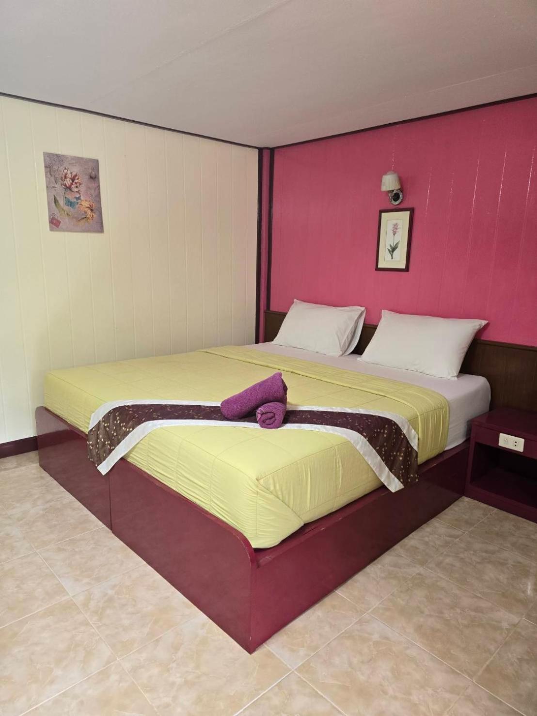 Haad Somboon House Hotel Bang Saphan Exterior foto