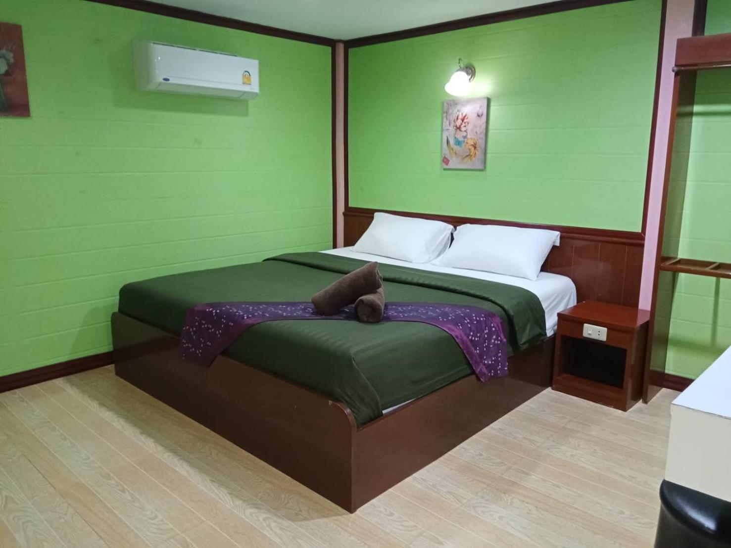 Haad Somboon House Hotel Bang Saphan Exterior foto