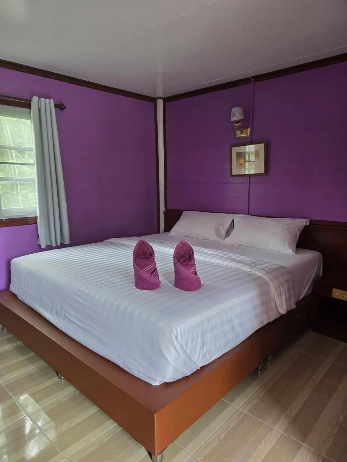 Haad Somboon House Hotel Bang Saphan Exterior foto