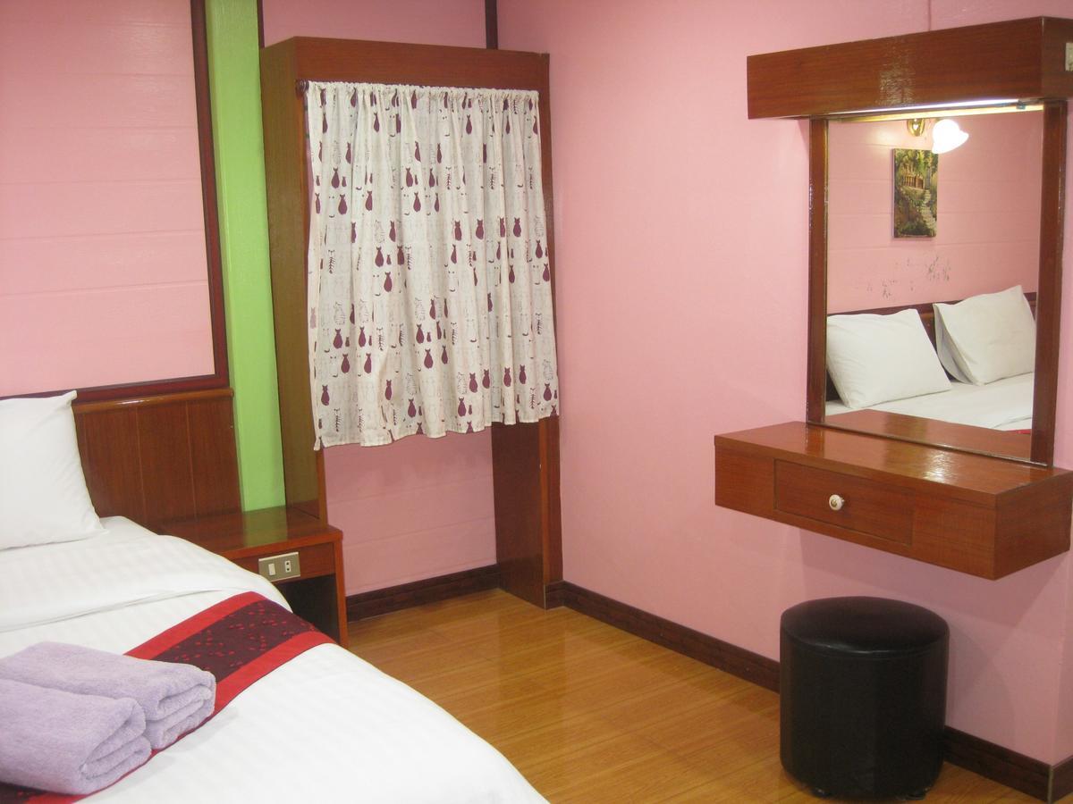 Haad Somboon House Hotel Bang Saphan Exterior foto