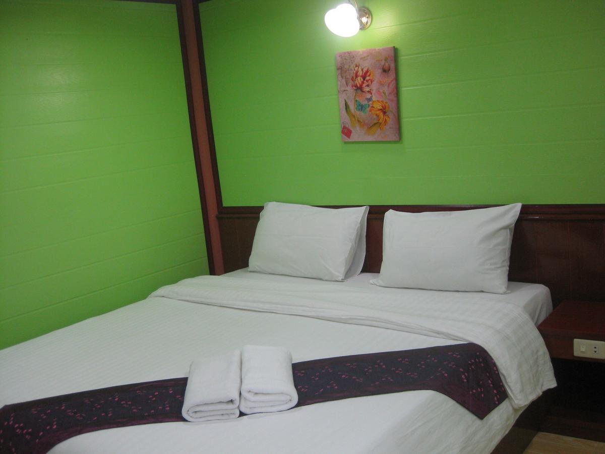 Haad Somboon House Hotel Bang Saphan Exterior foto