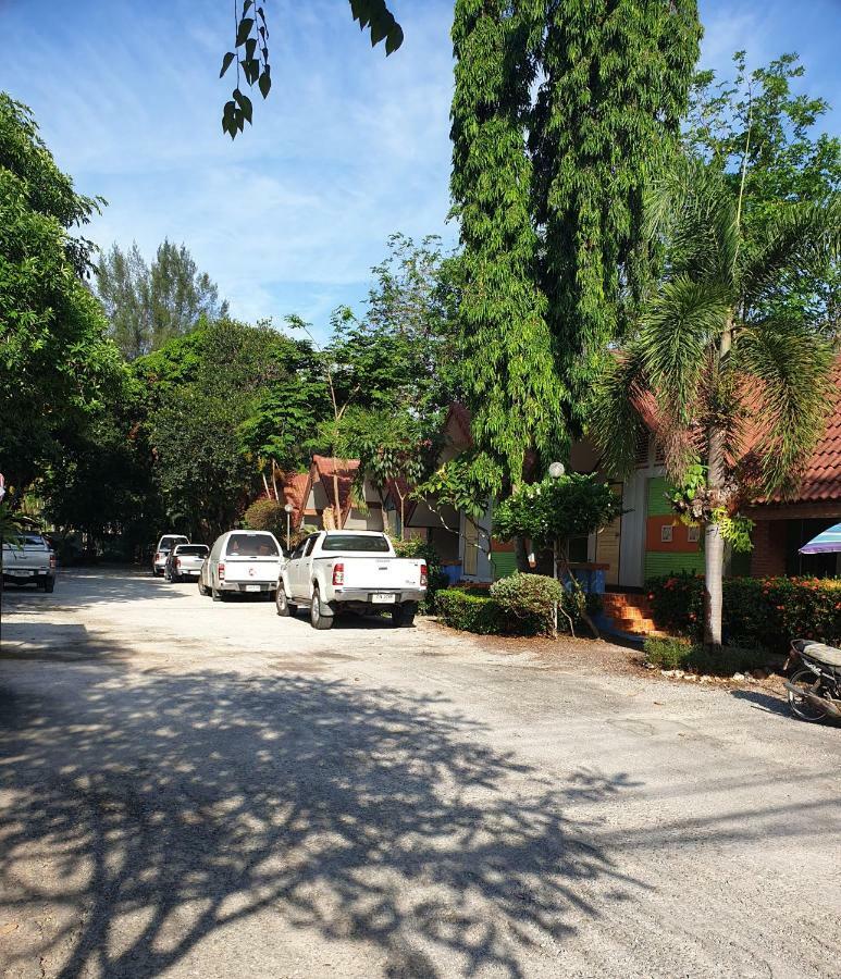 Haad Somboon House Hotel Bang Saphan Exterior foto