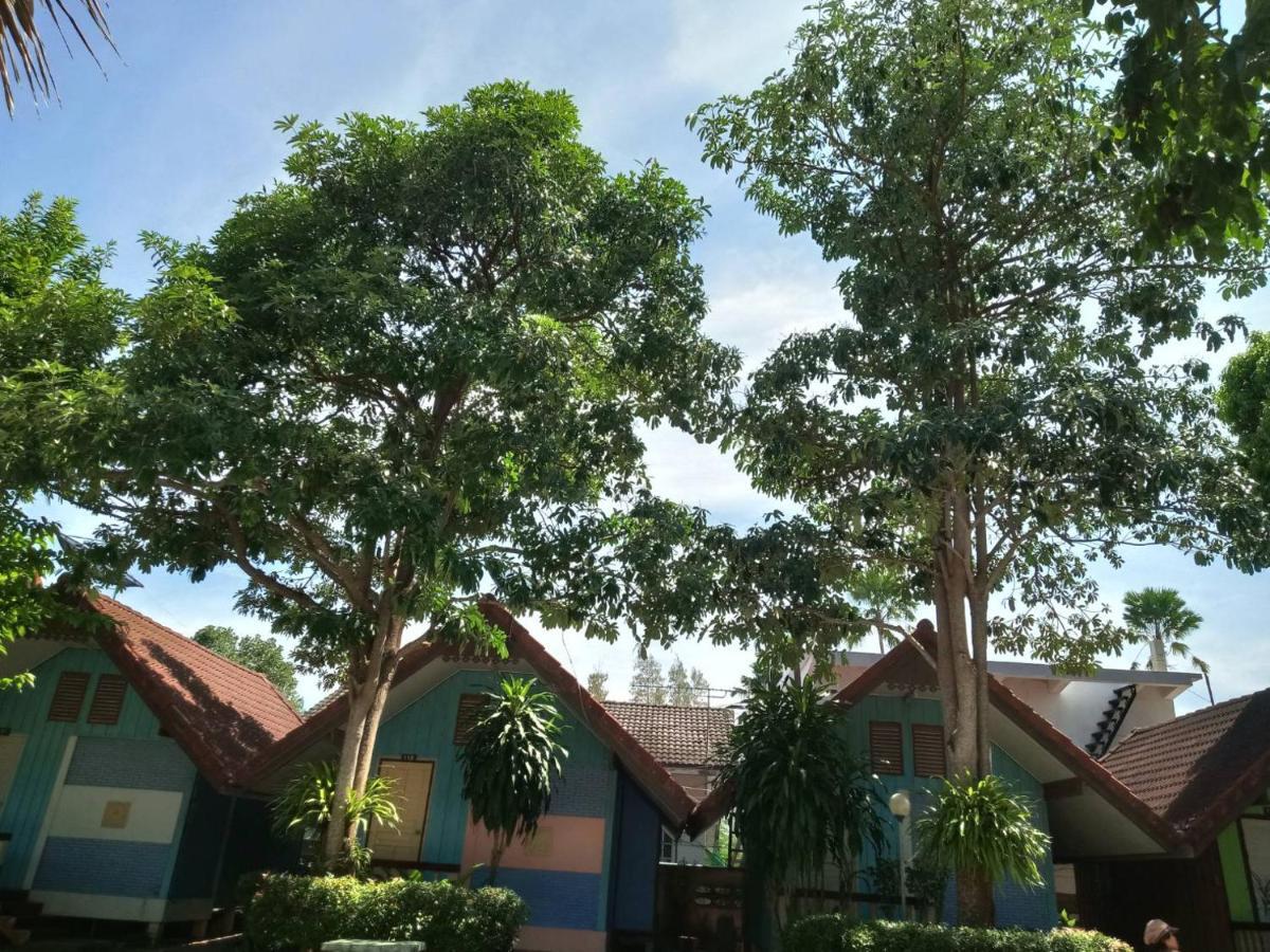 Haad Somboon House Hotel Bang Saphan Exterior foto